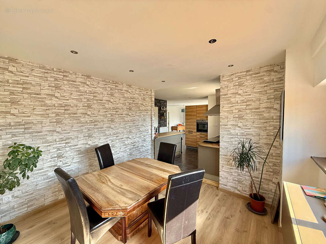 ARTONNE / Villa à vendre de plain-pied de 113 M2 avec garage et annexe extérieur pour réceptions ! - photo 6