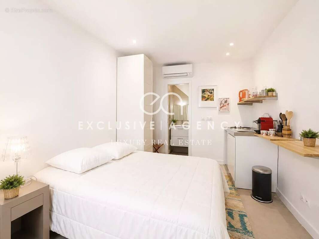 Cannes suquet vente 4 studios entierement renovés - photo 5