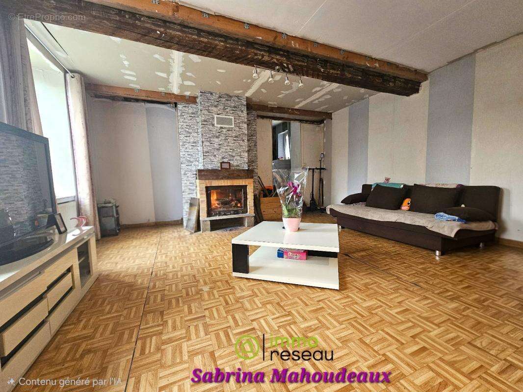 Maison à AUBENTON