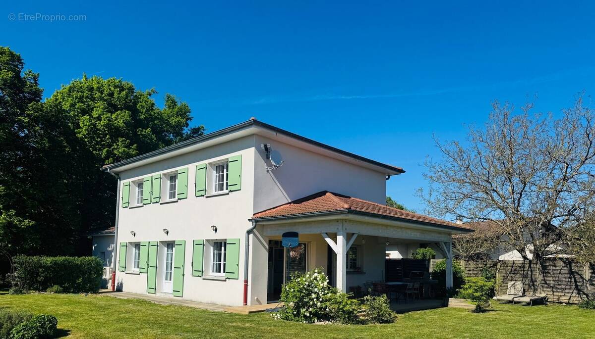 Maison à MONTAGNAT