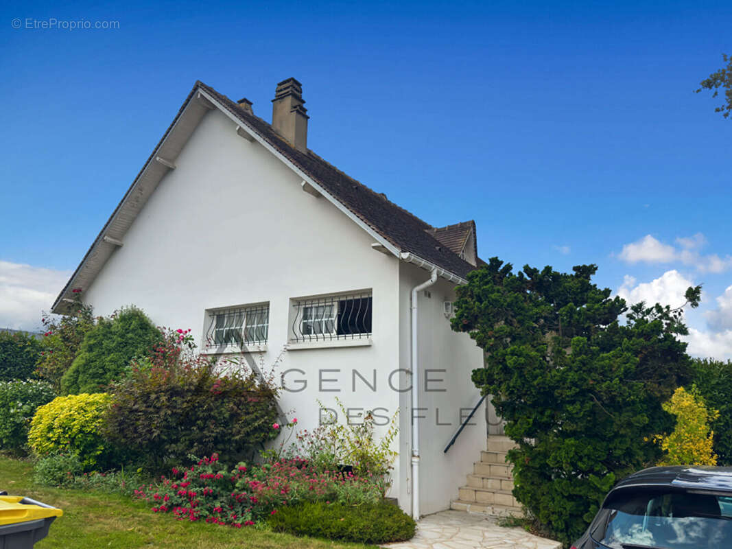 Maison à LA SAUSSAYE