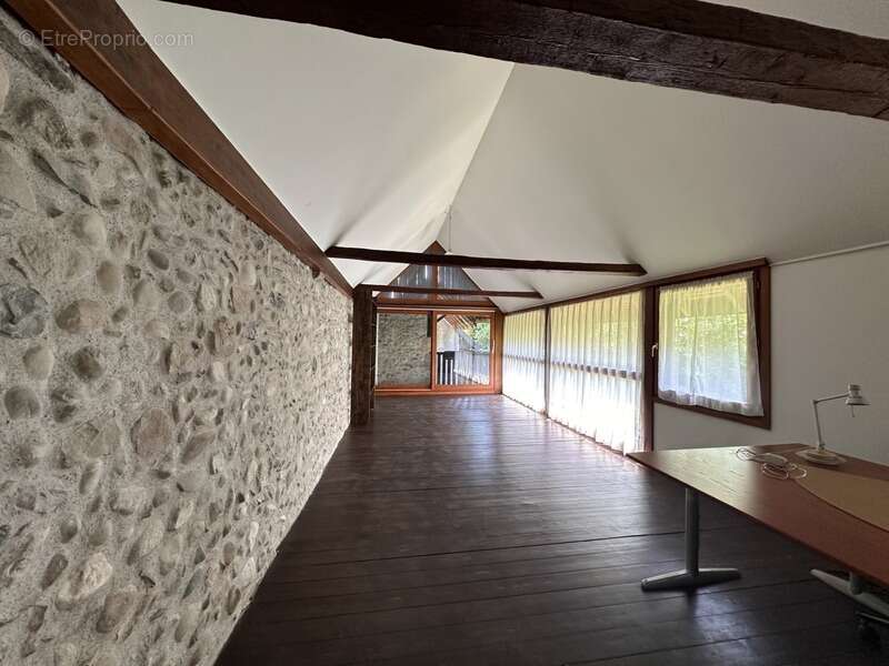  RARE & HISTORIQUE : Domaine d'Exception de 1824 – au cœur de Saint-Julien et aux portes de Genève ; avec local professionnel ou - photo 6