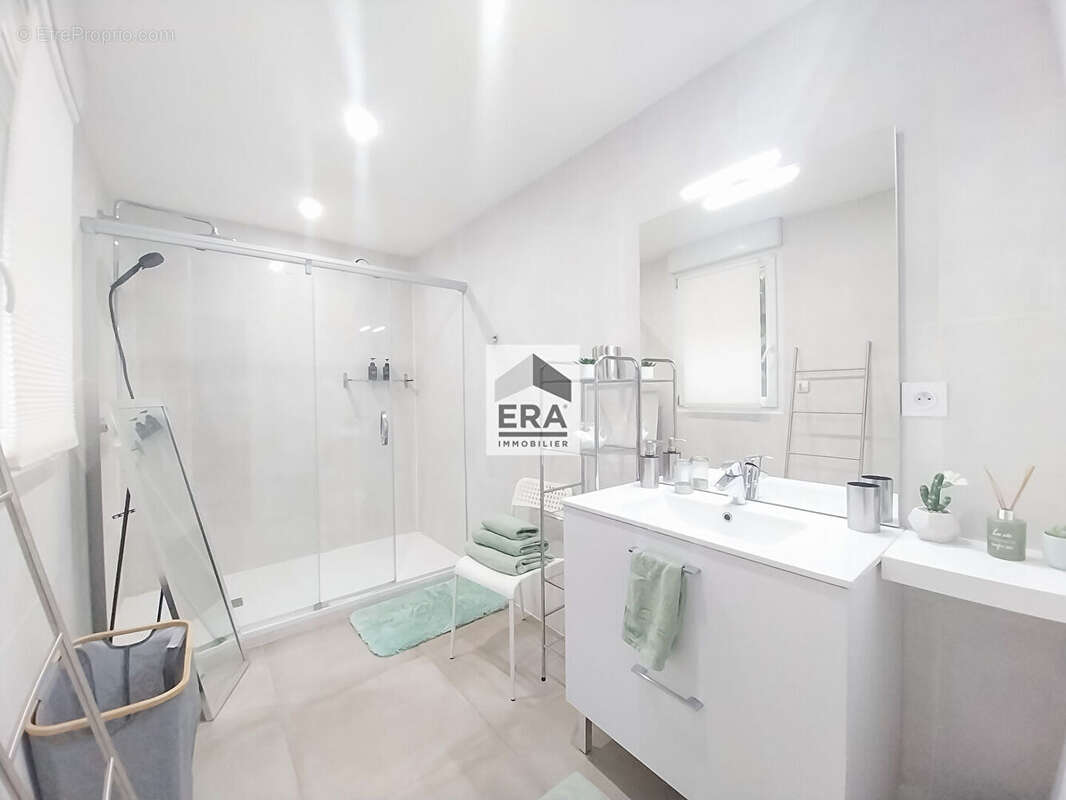 Autre à LA CHAPELLE-VENDOMOISE