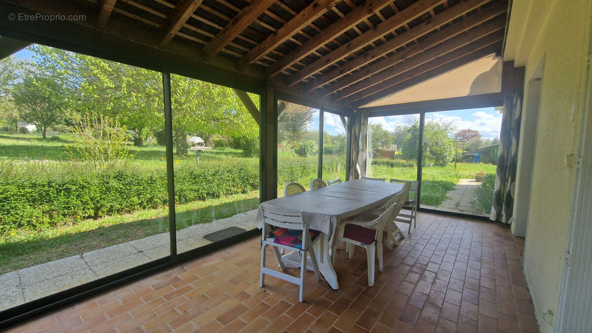 Maison à LE PUY-NOTRE-DAME