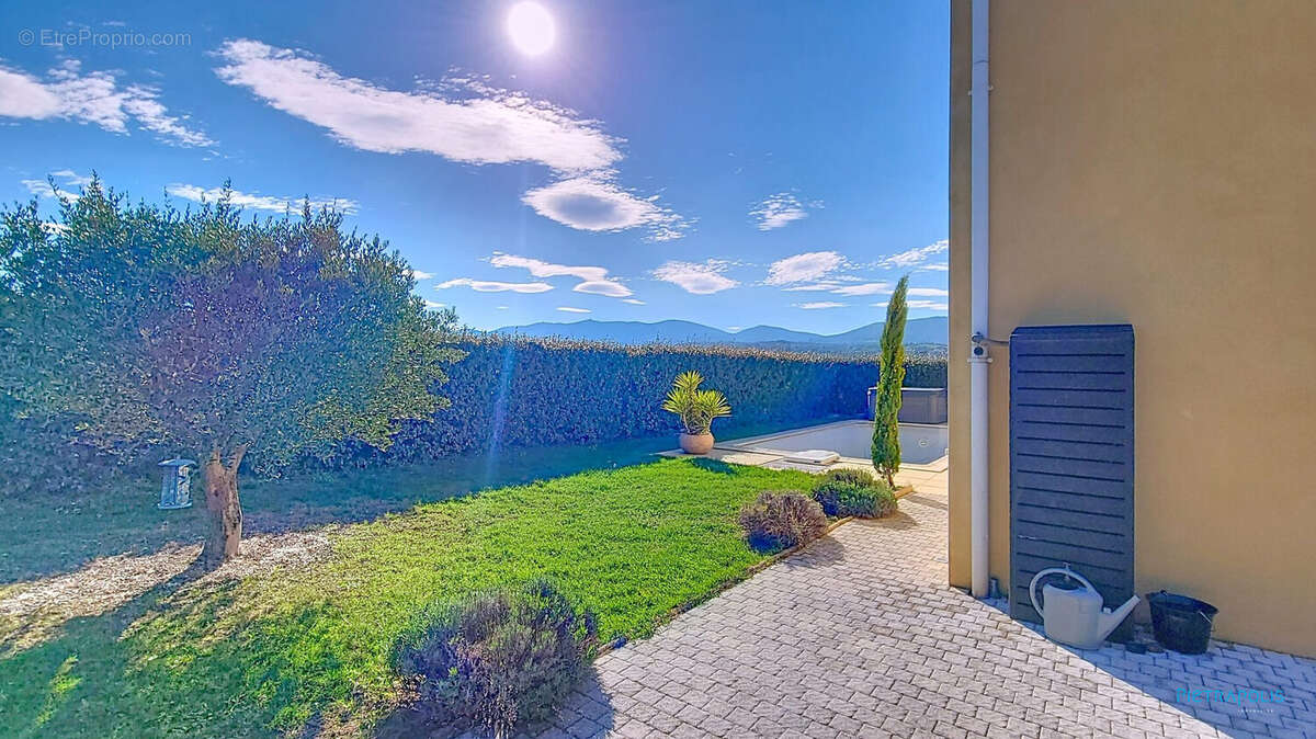 Maison à SAINT-CLAIR-DU-RHONE