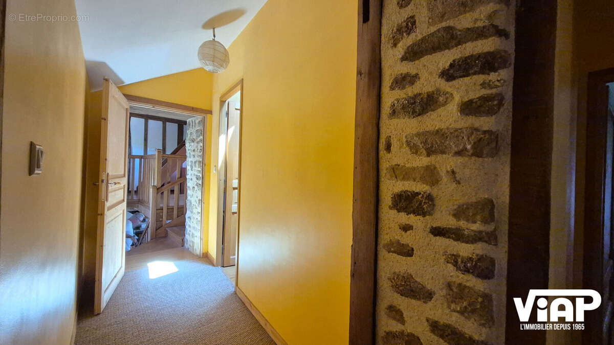 Ferme rénovée avec dépendances - photo 12