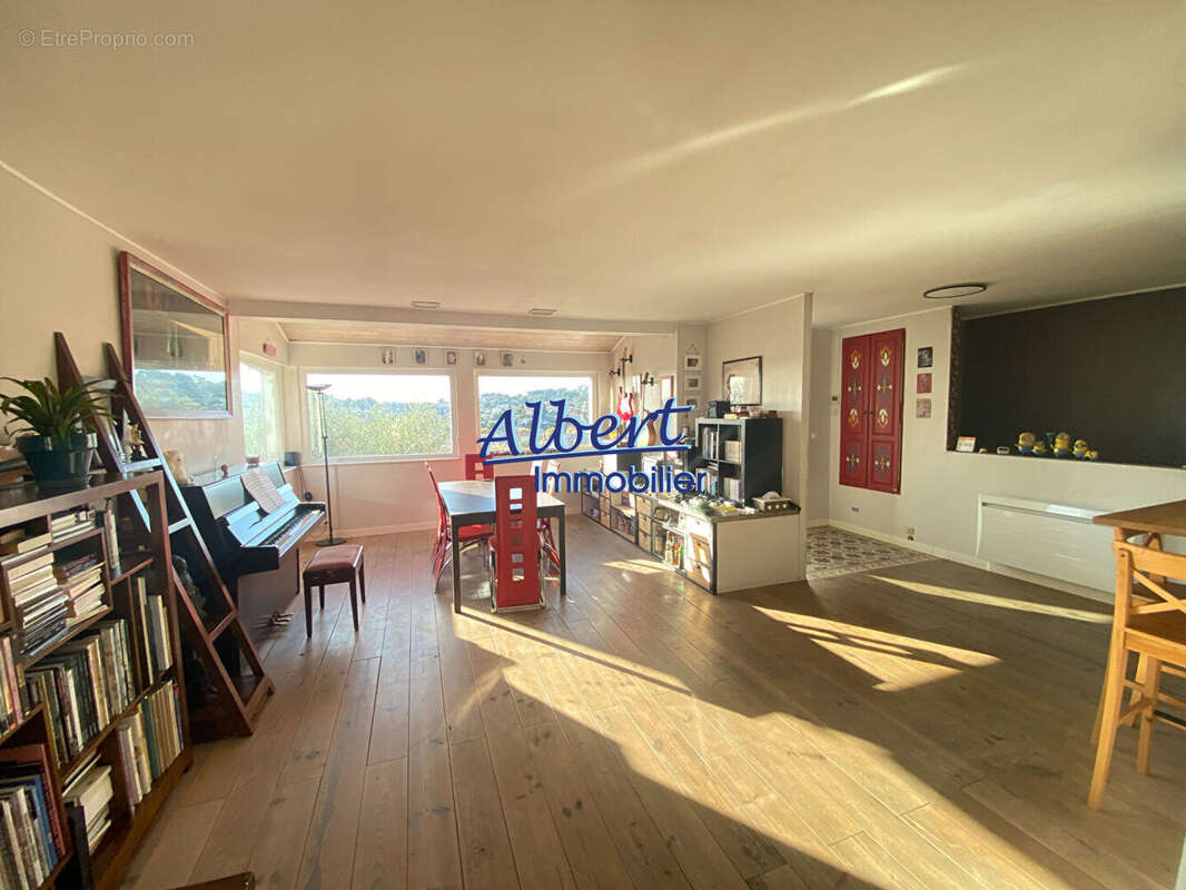 Villa spacieuse à vendre à Ollioules - Calme et confort garantis ! - photo 7
