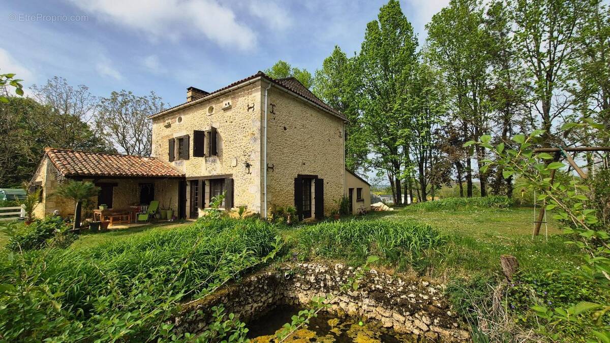 Maison à SAINT-AMAND-DE-VERGT