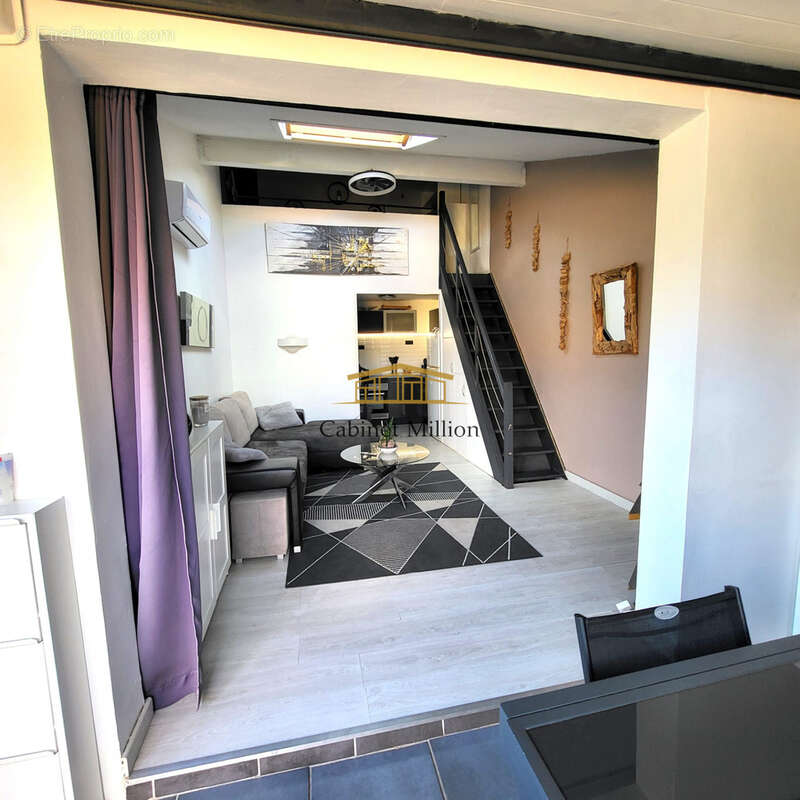 Maison à VIC-LA-GARDIOLE