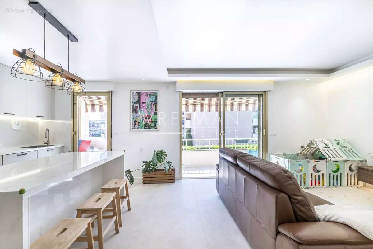 Appartement à SAINT-LAURENT-DU-VAR