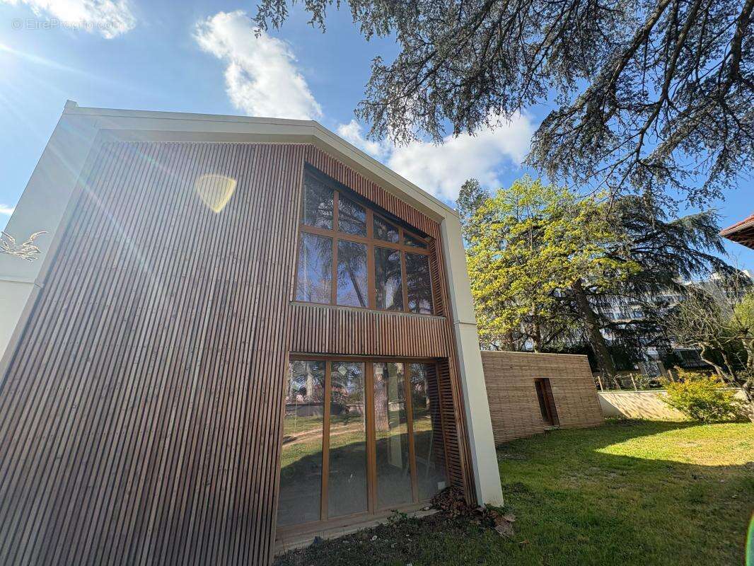 RARE Maison d'Architecte Neuve de 138 m² dans un Secteur Prisé et Très Rare à la Vente - photo 3