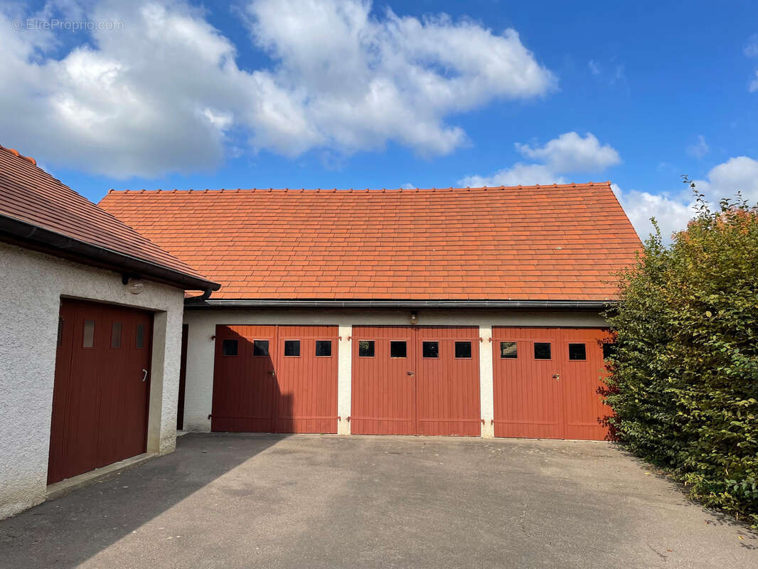 Maison à LESSARD-LE-NATIONAL
