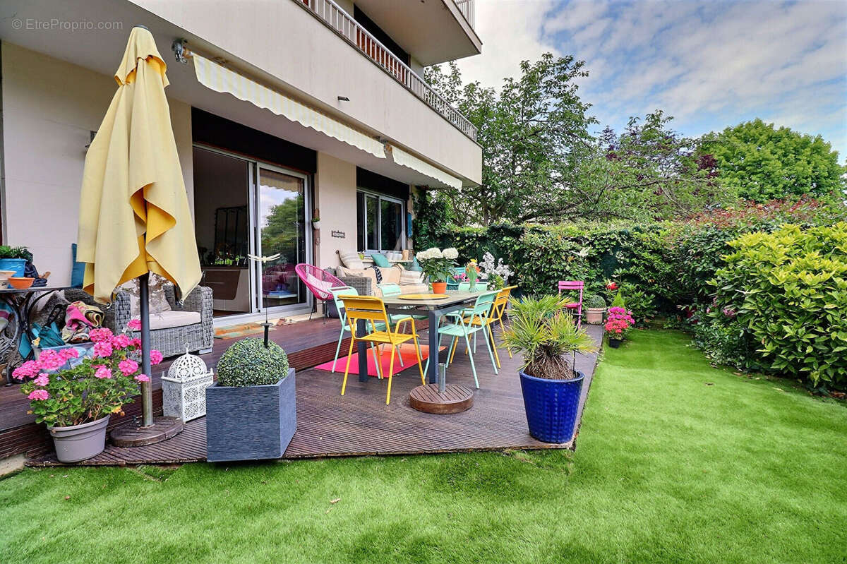 Appartement à LE MESNIL-LE-ROI