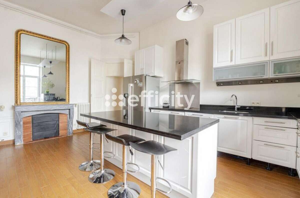 Appartement à PARIS-10E