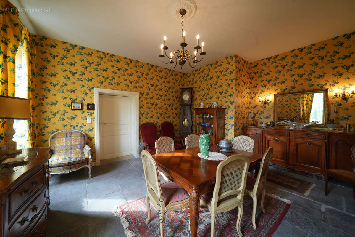 Maison à SAINT-MYON