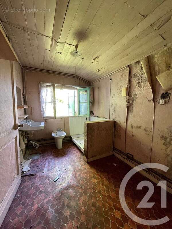 Maison à LES EGLISOTTES-ET-CHALAURES