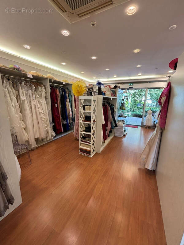 Commerce à DIVONNE-LES-BAINS