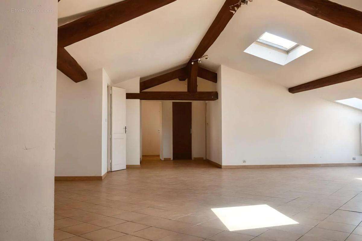 Charmant Appartement T4 de 113m² au sol - Dernier étage - Lumineux - photo 5