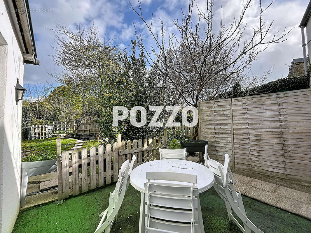 Maison 6 pièces à Genêts : 3 logements communicants avec beau potentiel locatif - photo 8