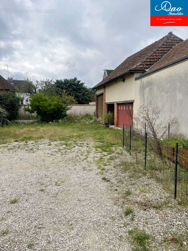 Maison familiale 118 m2 avec garages et terrain à Vaudes - photo 13