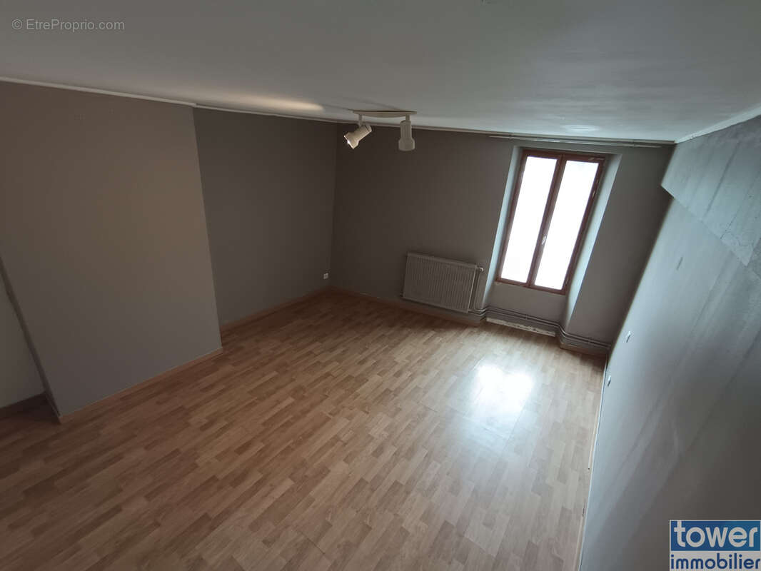 A 20 minutes de Valence - Maison en pierres de 180 m2 avec 5 chambres et deux garages - photo 10