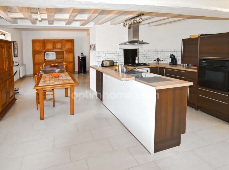 Maison à TREMBLAY-LES-VILLAGES