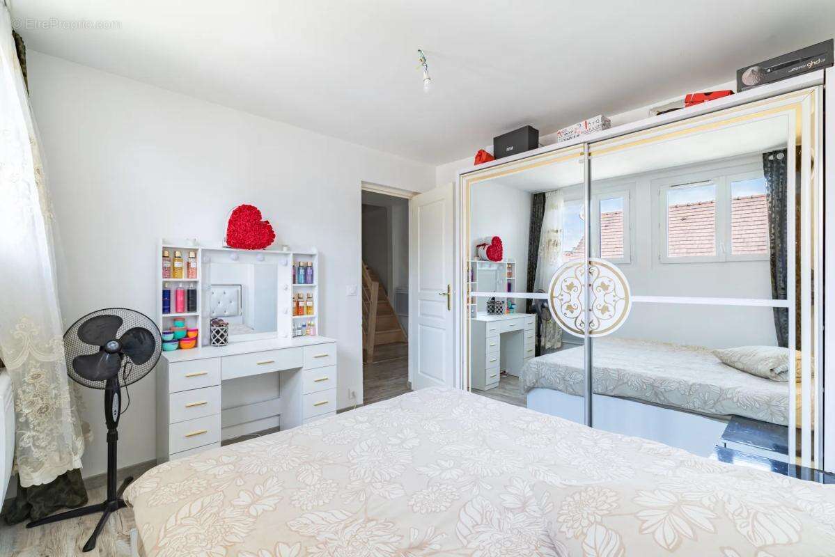 Maison de 7 pièces de 120 m² à Saint-Brice-sous-Forêt - photo 8