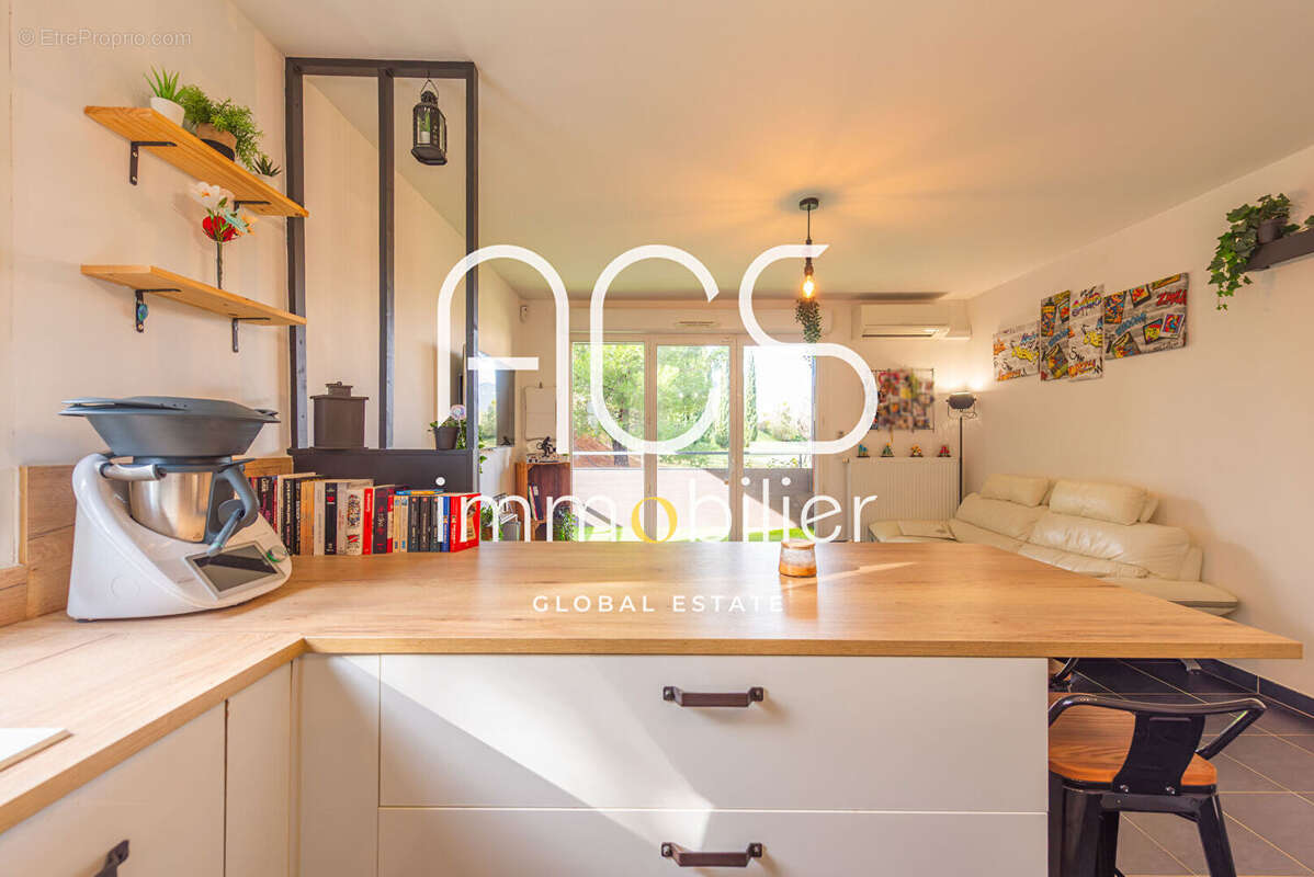 Appartement à CHATEAUNEUF-LES-MARTIGUES