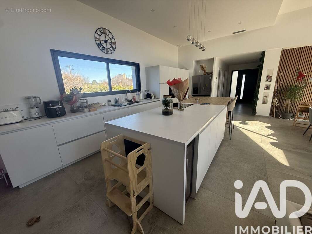 Maison 171 m² à Horgues  - photo 6