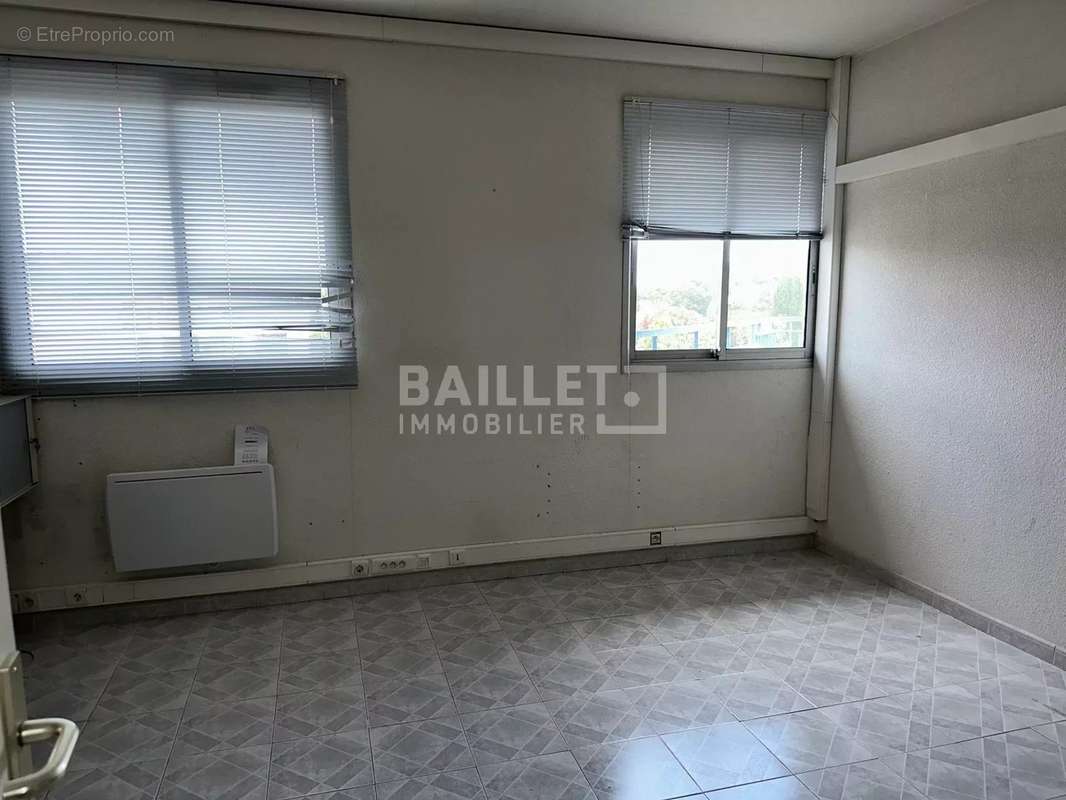 Commerce à TOURRETTES