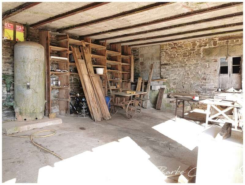 Maison à NEANT-SUR-YVEL