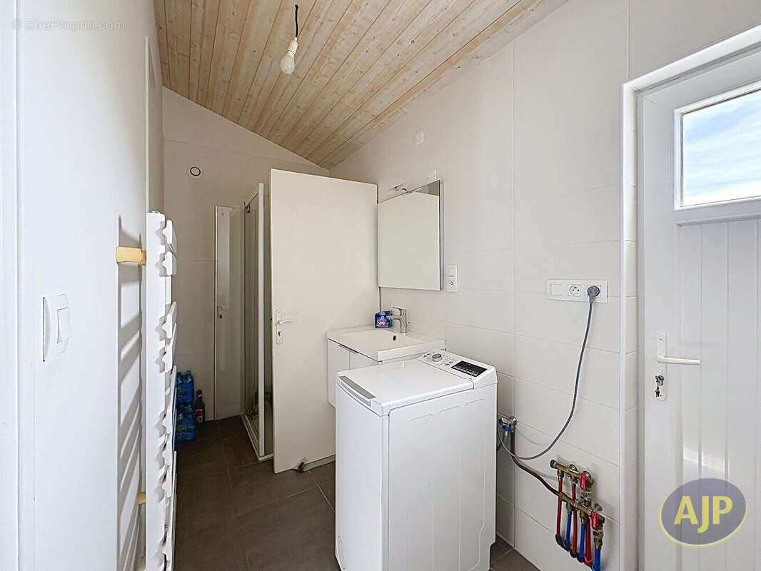 SAINT-DENIS-DU-PAYRE - Charmante maison de plain-pied 123 m² - photo 11