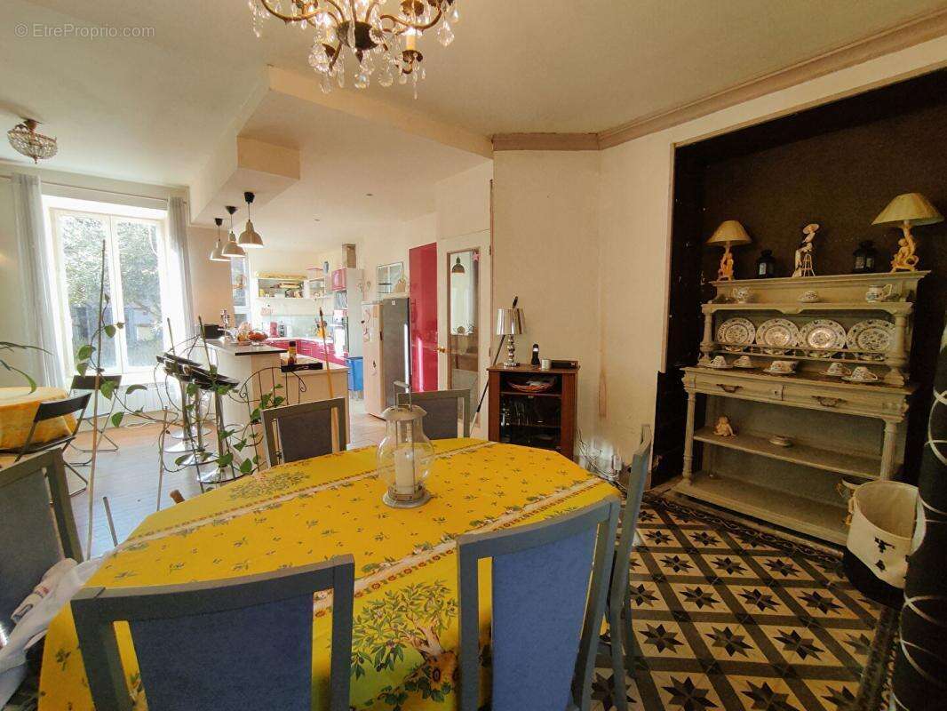 Maison à YZEURES-SUR-CREUSE