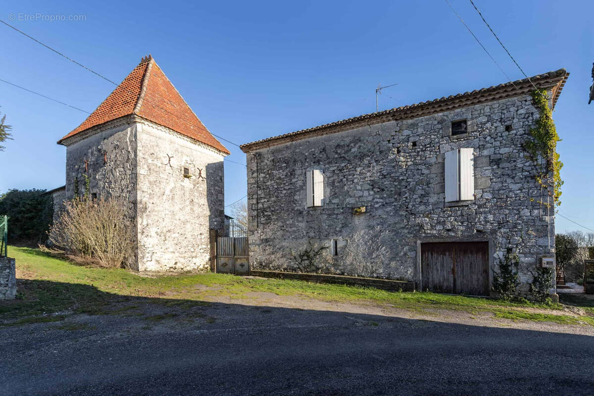 Stone country property - photo 4