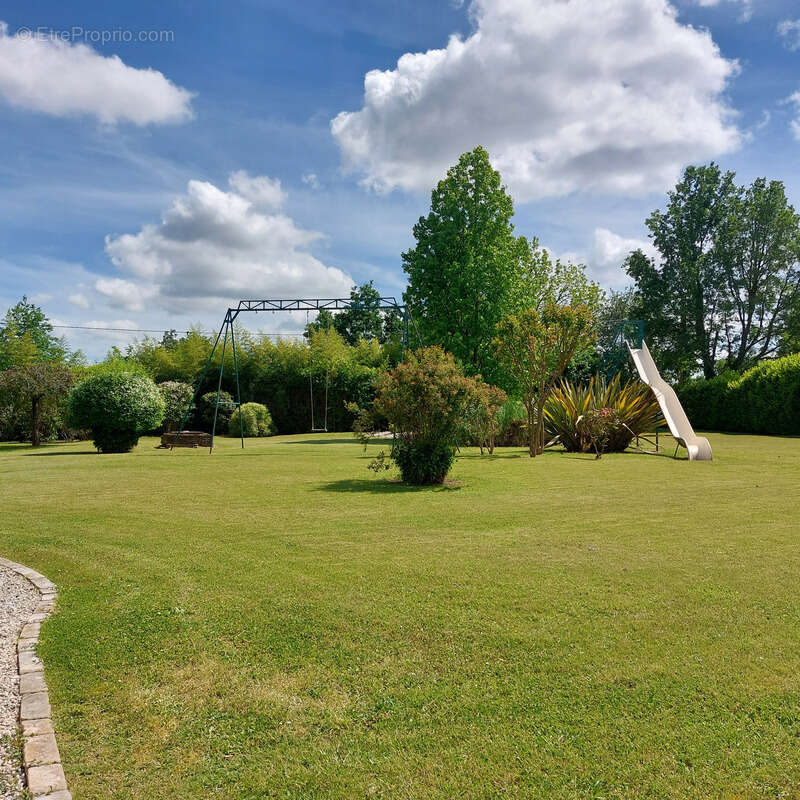 Maison à vendre 13 pièces MONTAUBAN (82), salle de reception, parking, bureaux, cave, dépendances,  parc de 8000m2, 2 entrées in - photo 68