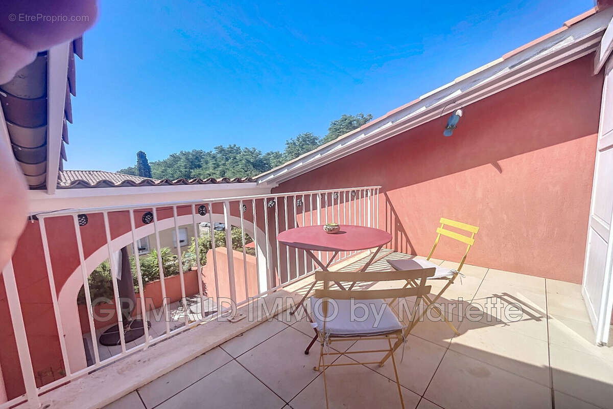 Appartement à GRIMAUD