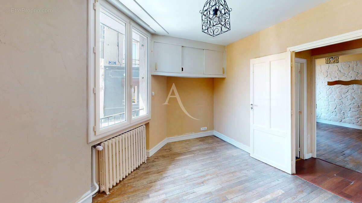 Appartement à LES LILAS