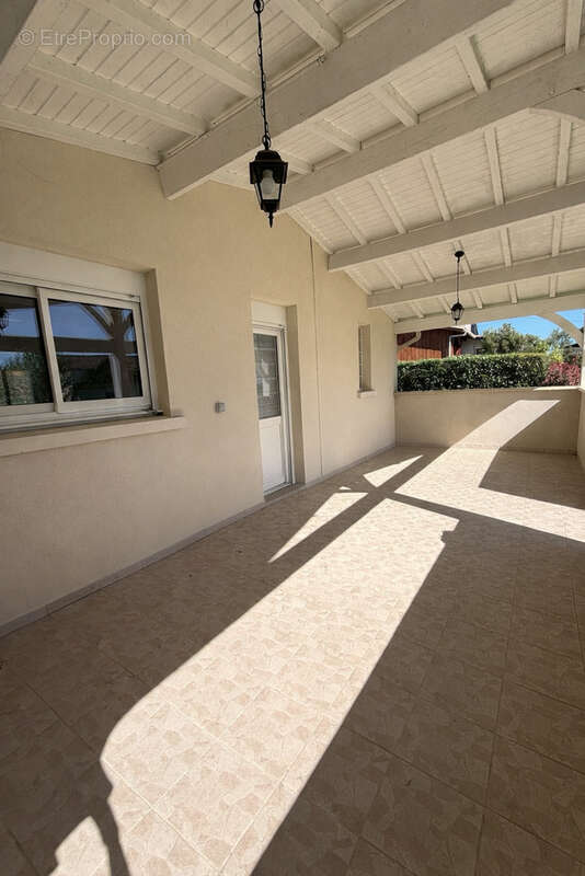 Maison à LA ROCHE-CHALAIS