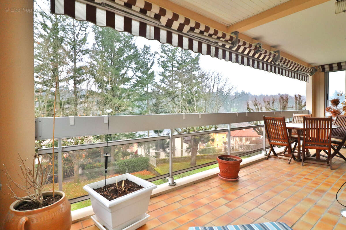 Appartement à CHARBONNIERES-LES-BAINS