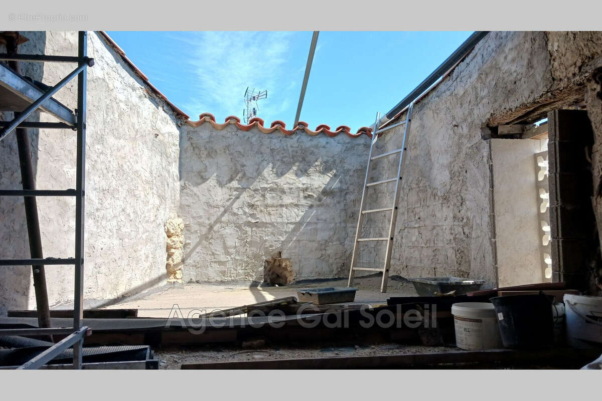 Maison à NISSAN-LEZ-ENSERUNE