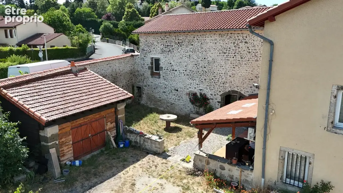 Maison familiale avec grange de 130 m², dépendances et terrain de 1 282 m² - photo 9