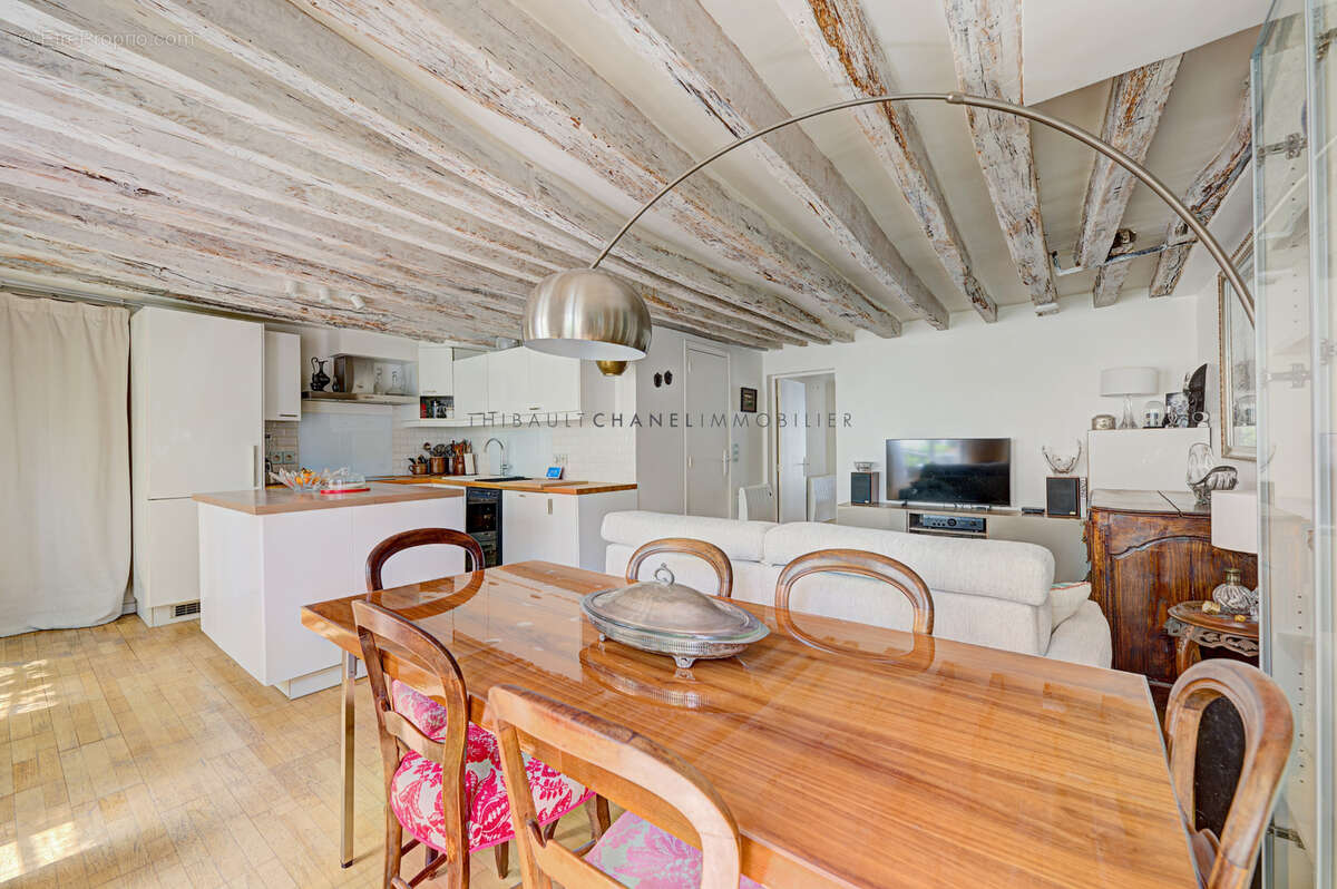 Appartement à PARIS-3E