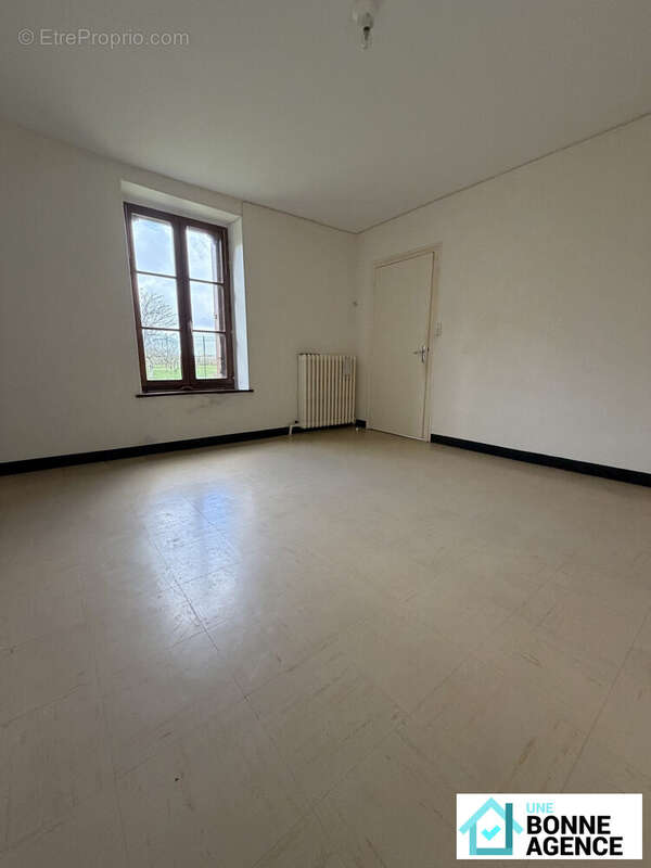 Maison à SAINT-JEAN-DE-BRAYE