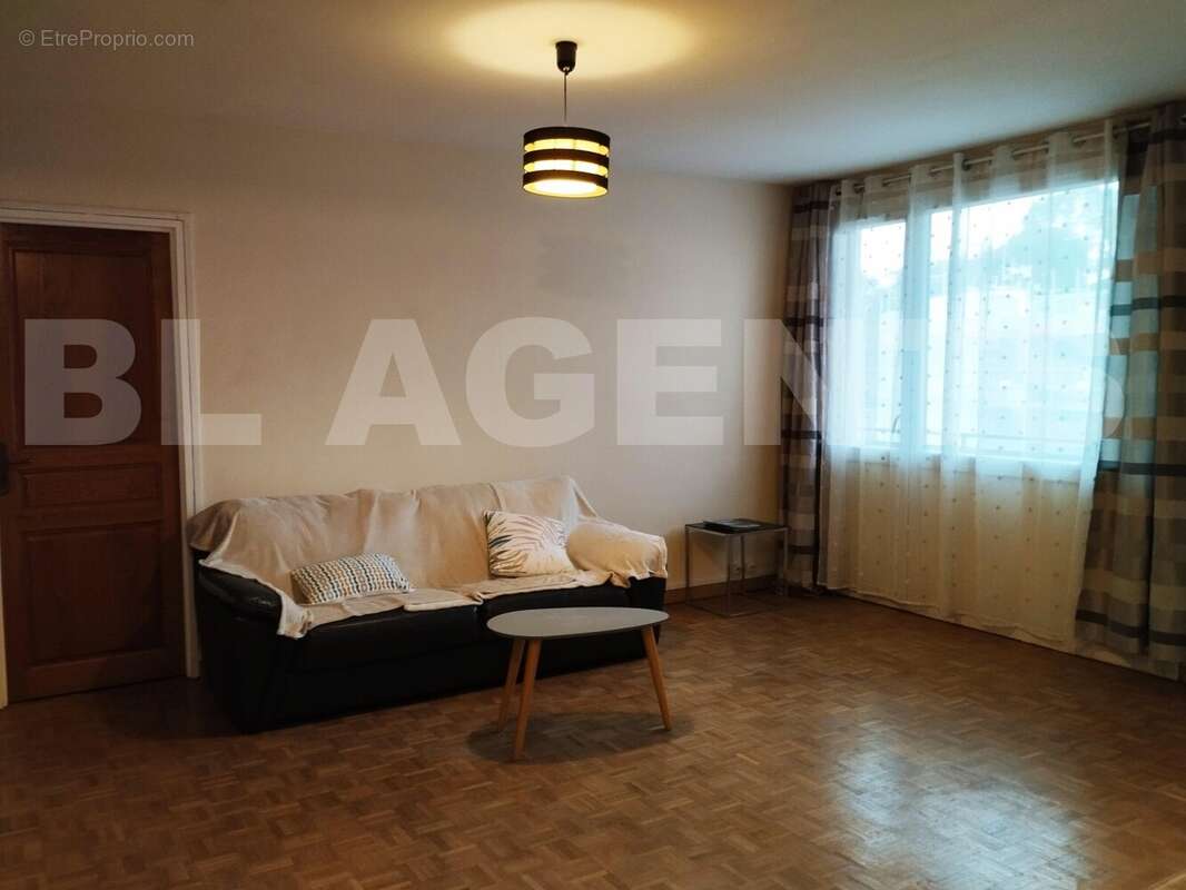 Salon - Appartement à LIVRY-GARGAN