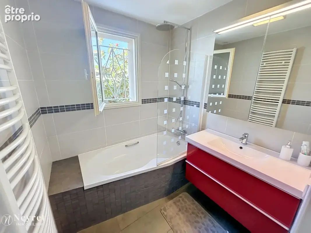 RARE - CHARLY - Maison familiale 5 Chambres de 201 m2 avec piscine chauffée   Charly, Lotissement Tabéllio - photo 21