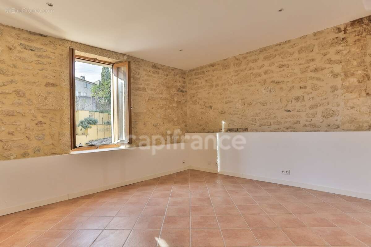 Terrasse en toiture & grand garage : une maison de village rare proche d’Uzès - photo 6