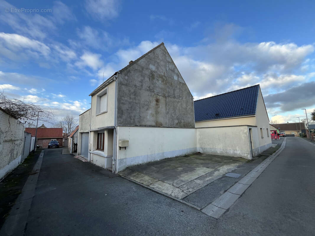 Maison de village avec terrasse, grand garage et potentiel d’extension - photo 2