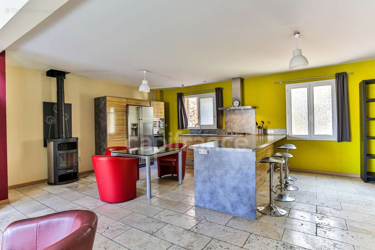 Maison de village avec atelier à vendre à Collias – Idéale pour vivre et travailler - photo 5