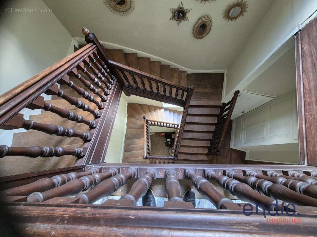 CHATEAU NEOGOTHIQUE 30 pièces,16 Chambres 5,7 ha!!! - photo 23