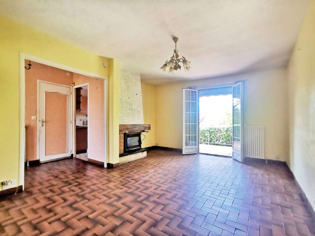 MAISON INDIVIDUELLE DE PLAIN-PIED avec sous-sol total sur 1000m2 de terrain arboré - photo 4